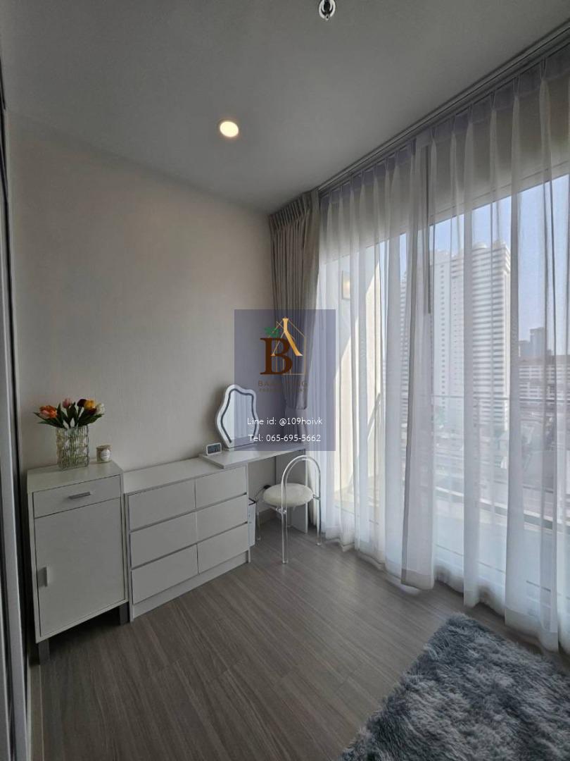 ห้องใหญ่ มีโซนทำงานแยกเป็นส่วนตัว / Supalai Premier  Si Phraya Samyan