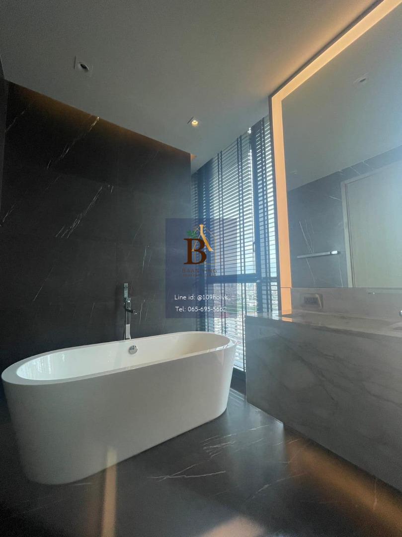 Pet-friendly Ultimate Luxury condo near BTS Thong lo , at The Monument Thong lo
