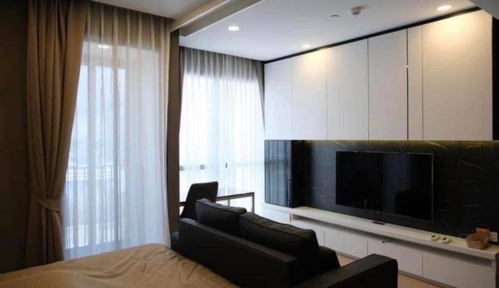 ราคาพิเศษ ! คอนโดหรู ห้องใหญ่ ที่ Ashton Chula Silom