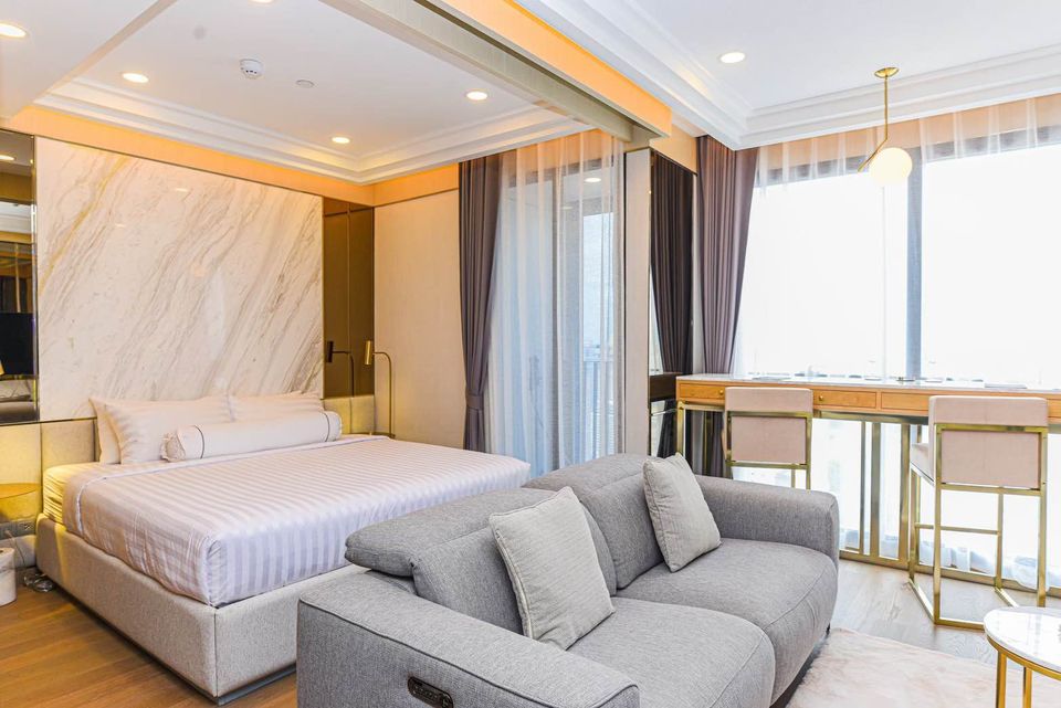 ห้องโดดเด่น ด้วยโทนสีทองหรูหรา