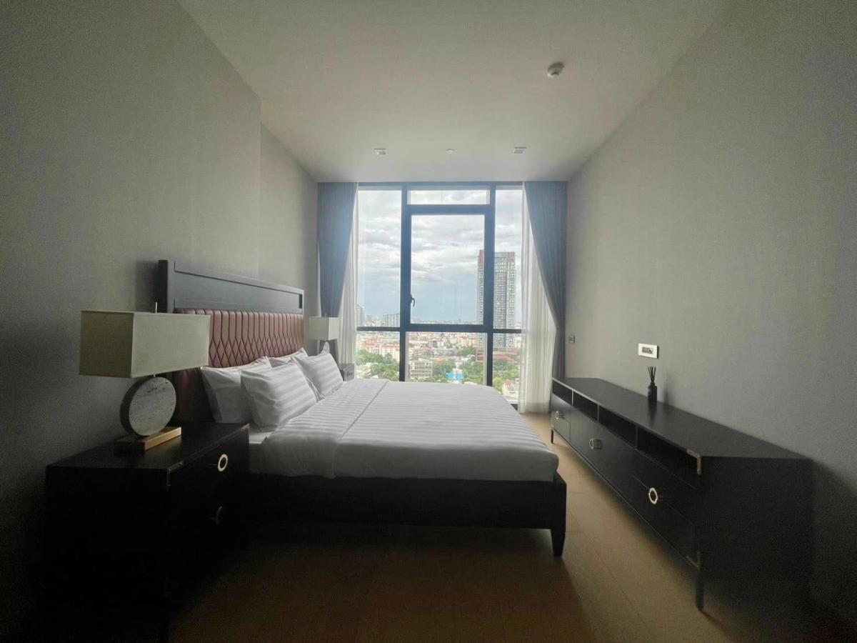 Pet-friendly Ultimate Luxury condo near BTS Thong lo , at The Monument Thong lo