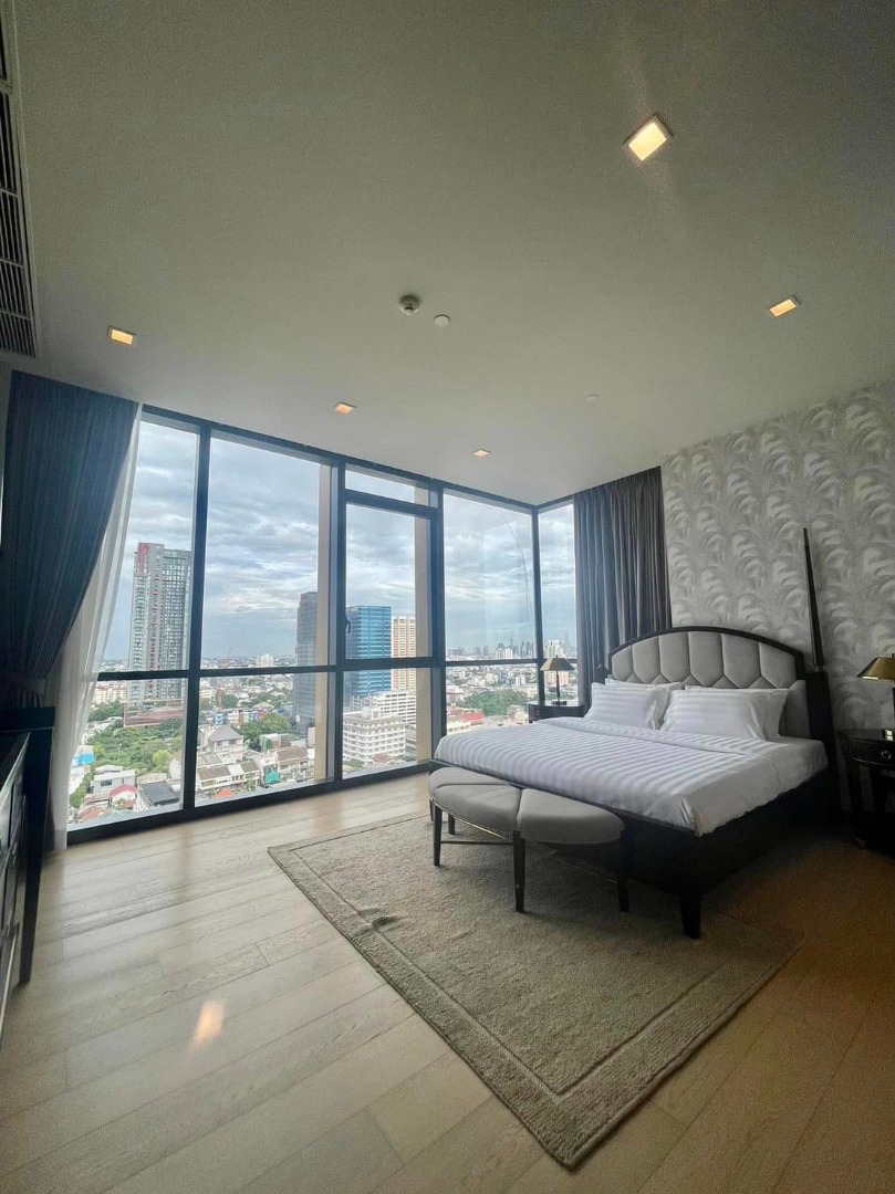 Pet-friendly Ultimate Luxury condo near BTS Thong lo , at The Monument Thong lo