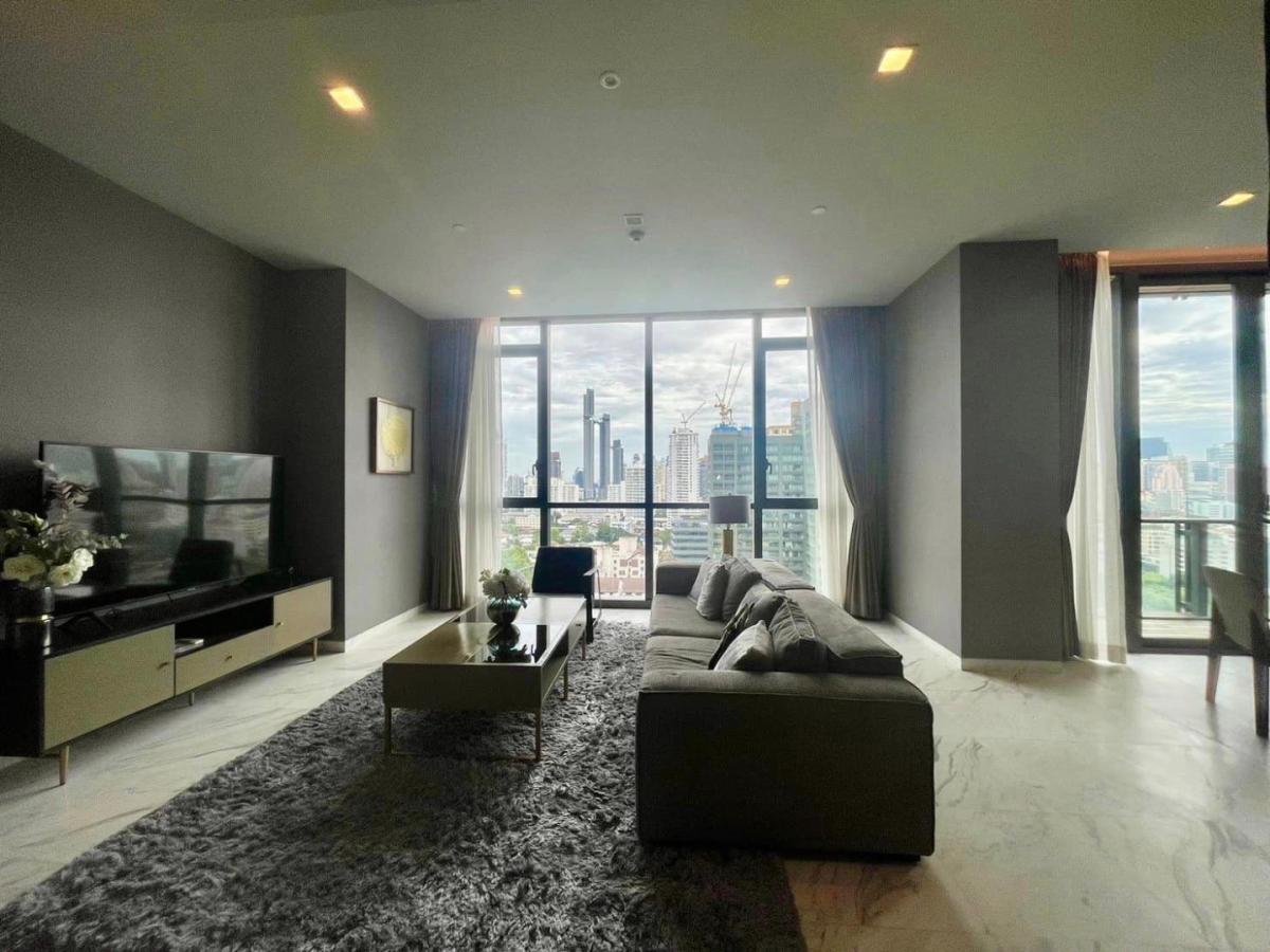 Pet-friendly Ultimate Luxury condo near BTS Thong lo , at The Monument Thong lo