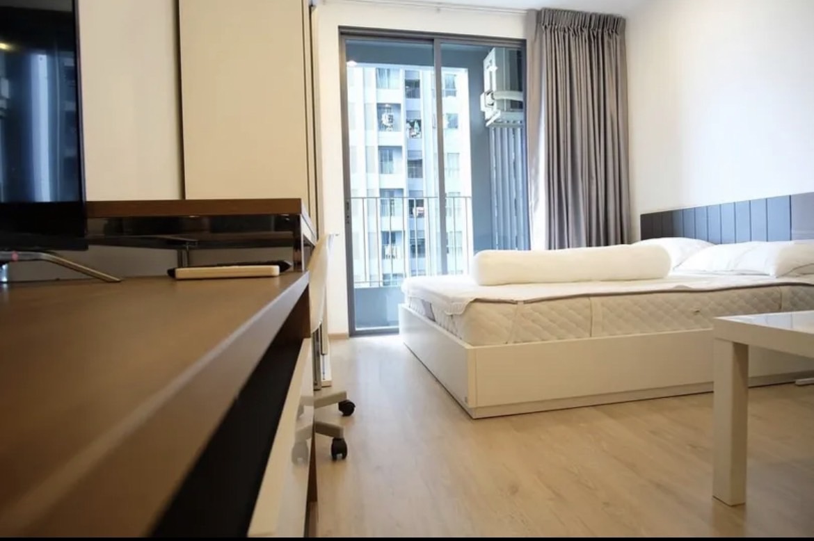 ห้องว่างให้เช่า วิวสระ คอนโดไอดีโอ คิว จุฬา-สามย่าน