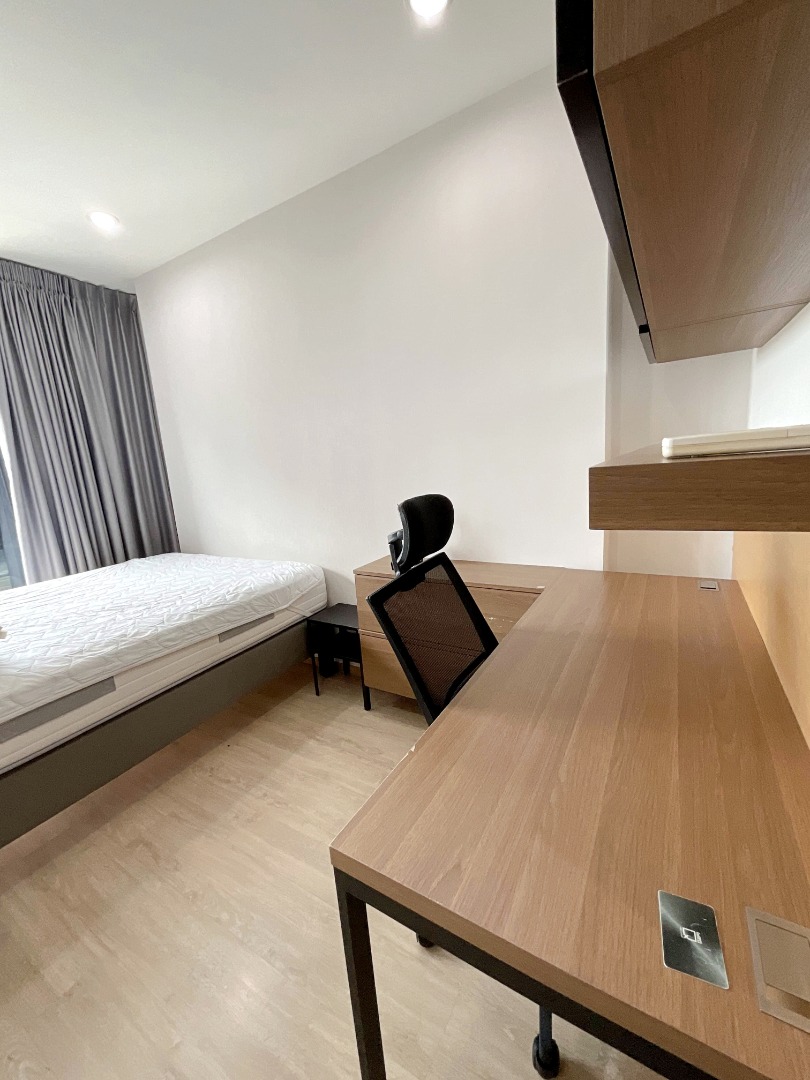 ให้เช่า ideo q สามย่าน มีโต๊ะทำงานตัวใหญ่