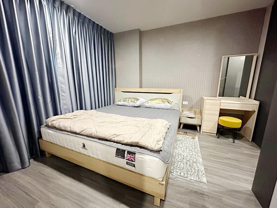 ห้องใหม่ได้อยู่เป็นคนแรก เฟอร์ครบ เดินไปจุฬาได้ ใกล้สามย่านมิตรทาวน์