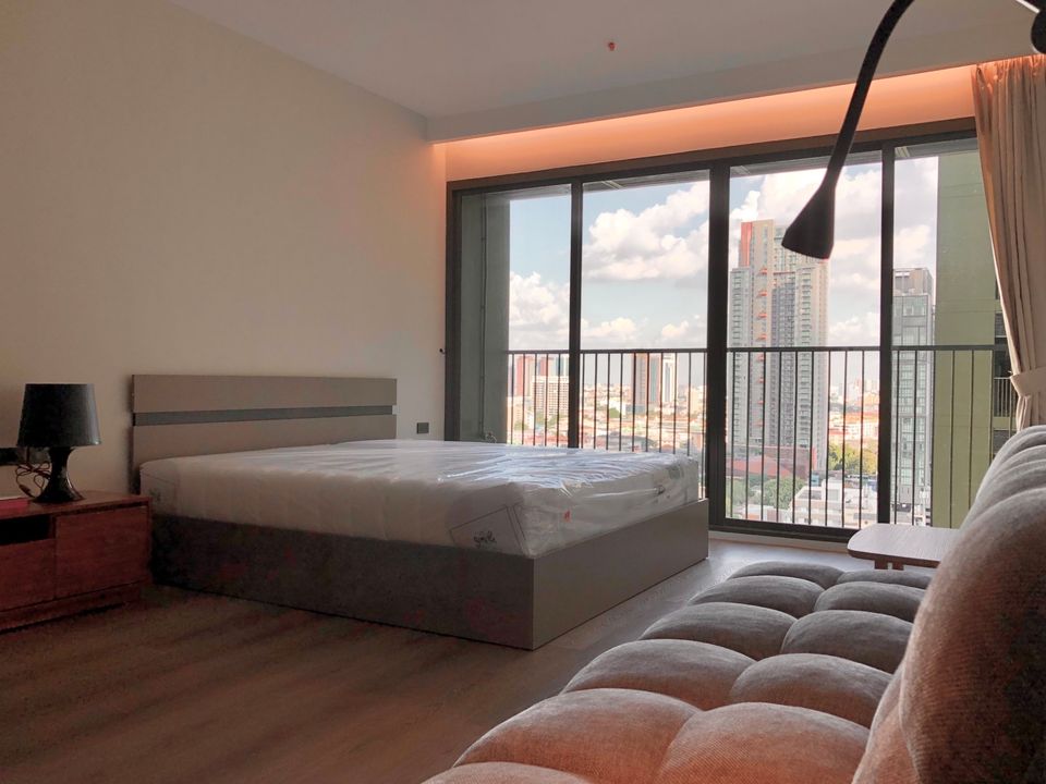 [ให้เช่า] ห้องใหญ่ใกล้ทองหล่อ ชั้นสูงมีแสงธรรมชาติส่อง แต่งเฟอร์ครบ พร้อมให้เข้าอยู่