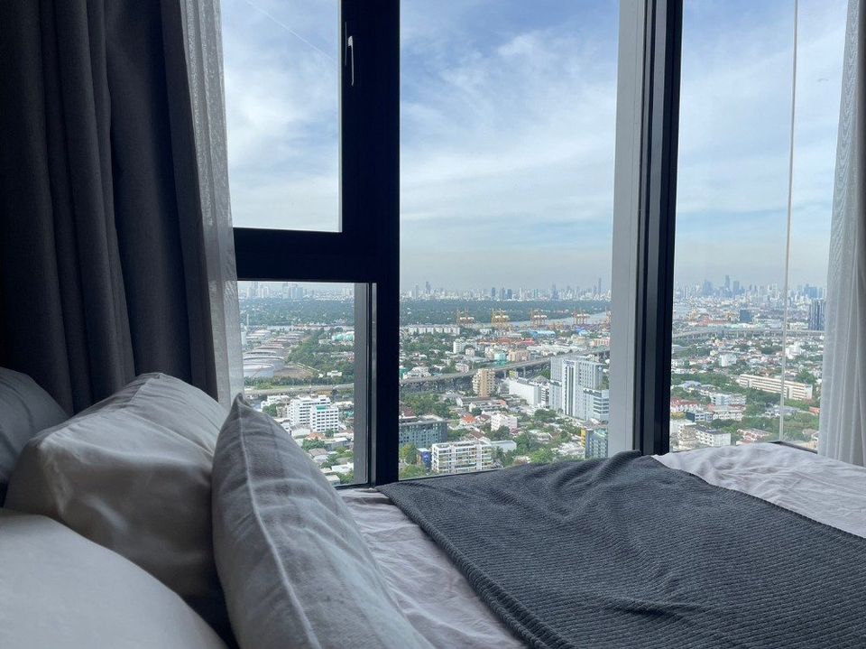 ห้องเพดานสูงโปร่ง ชั้นสูงวิวดีม๊ากกกกกก คอนโด The Line สุขุมวิท101