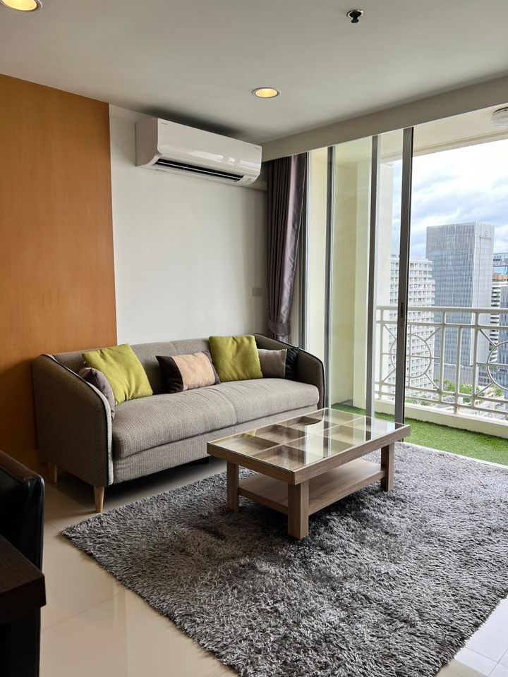 ปล่อยเช่าคอนโด  Asoke Place (อโศกเพลส) ใกล้รถไฟฟ้า BTSอโศก และ MRTสุขุมวิท ห้องใหญ่ 62ตรม. ฟรีไวไฟ