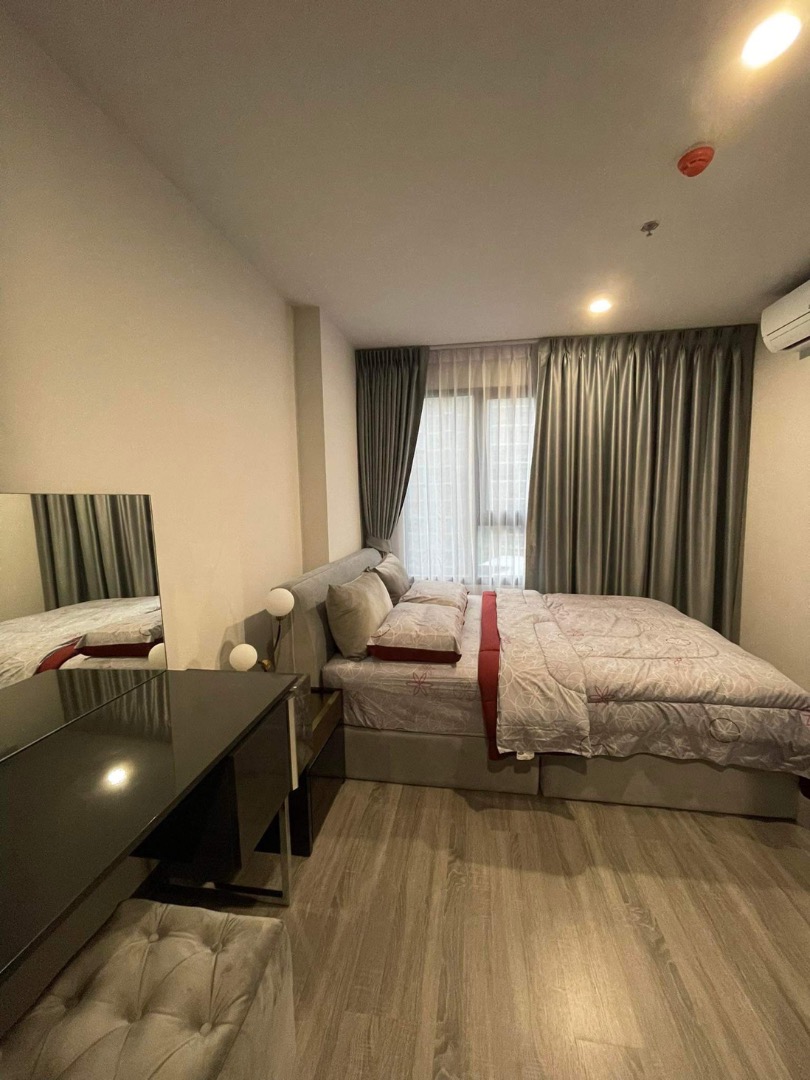 IDEO จุฬา-สามย่าน มีเฟอร์ครบ 📚มีโต๊ะและเก้าอี้นั่งทำงาน 