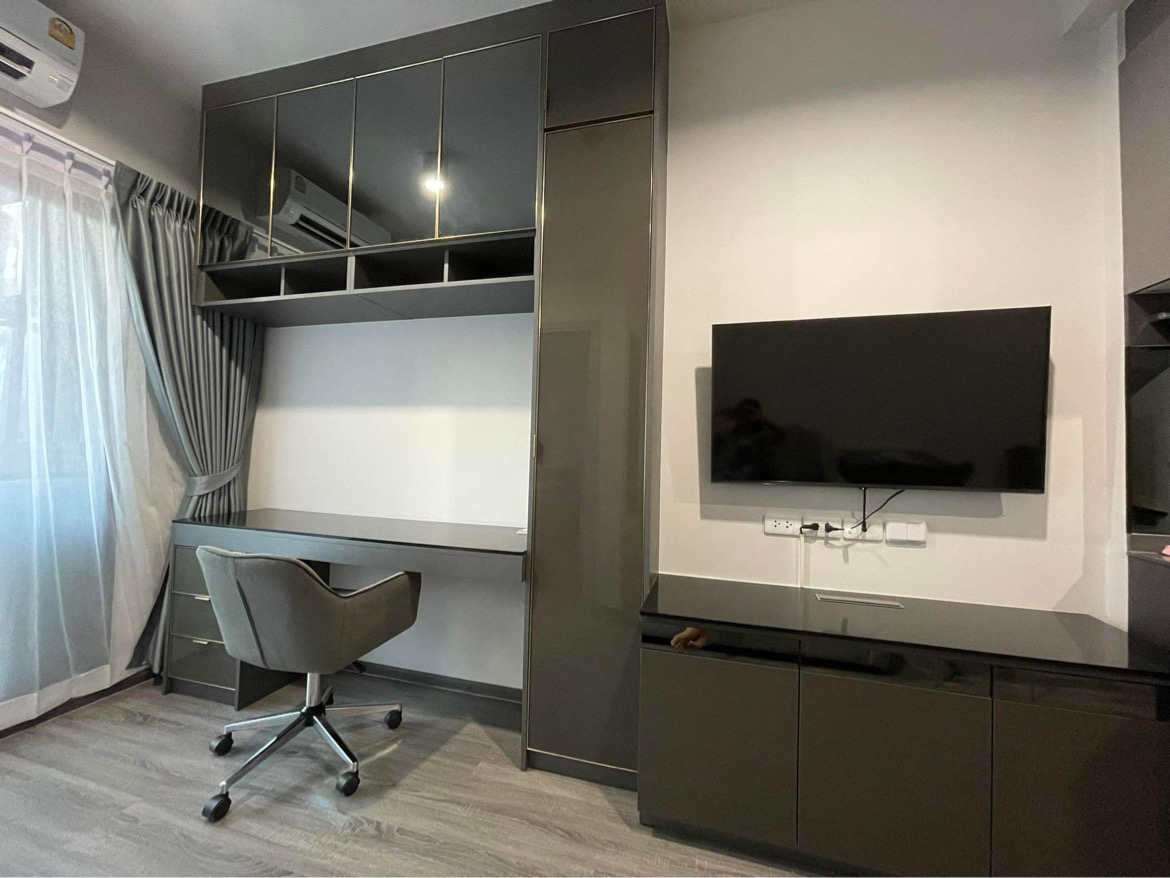 IDEO จุฬา-สามย่าน มีเฟอร์ครบ 📚มีโต๊ะและเก้าอี้นั่งทำงาน 