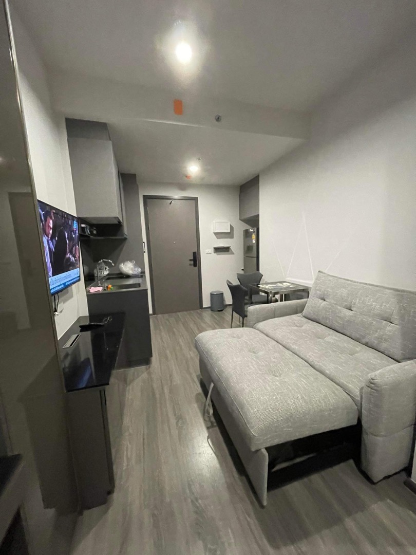 IDEO จุฬา-สามย่าน มีเฟอร์ครบ 📚มีโต๊ะและเก้าอี้นั่งทำงาน 