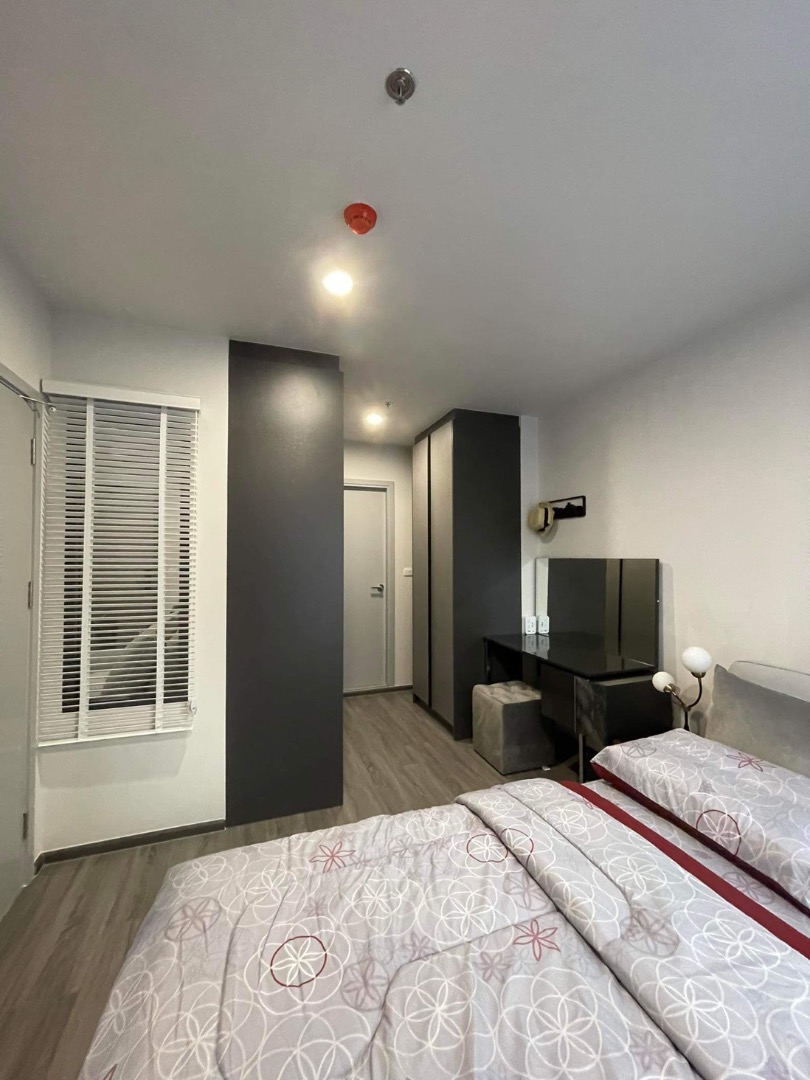 IDEO จุฬา-สามย่าน มีเฟอร์ครบ 📚มีโต๊ะและเก้าอี้นั่งทำงาน 