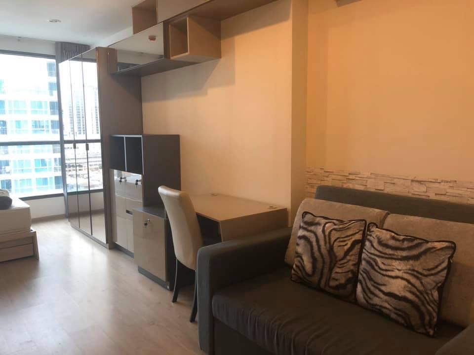 Ideo Q Chula ห้องสตูดิโอ มีครัวแยกอยู่ริมระเบียง พร้อมให้เช่า 