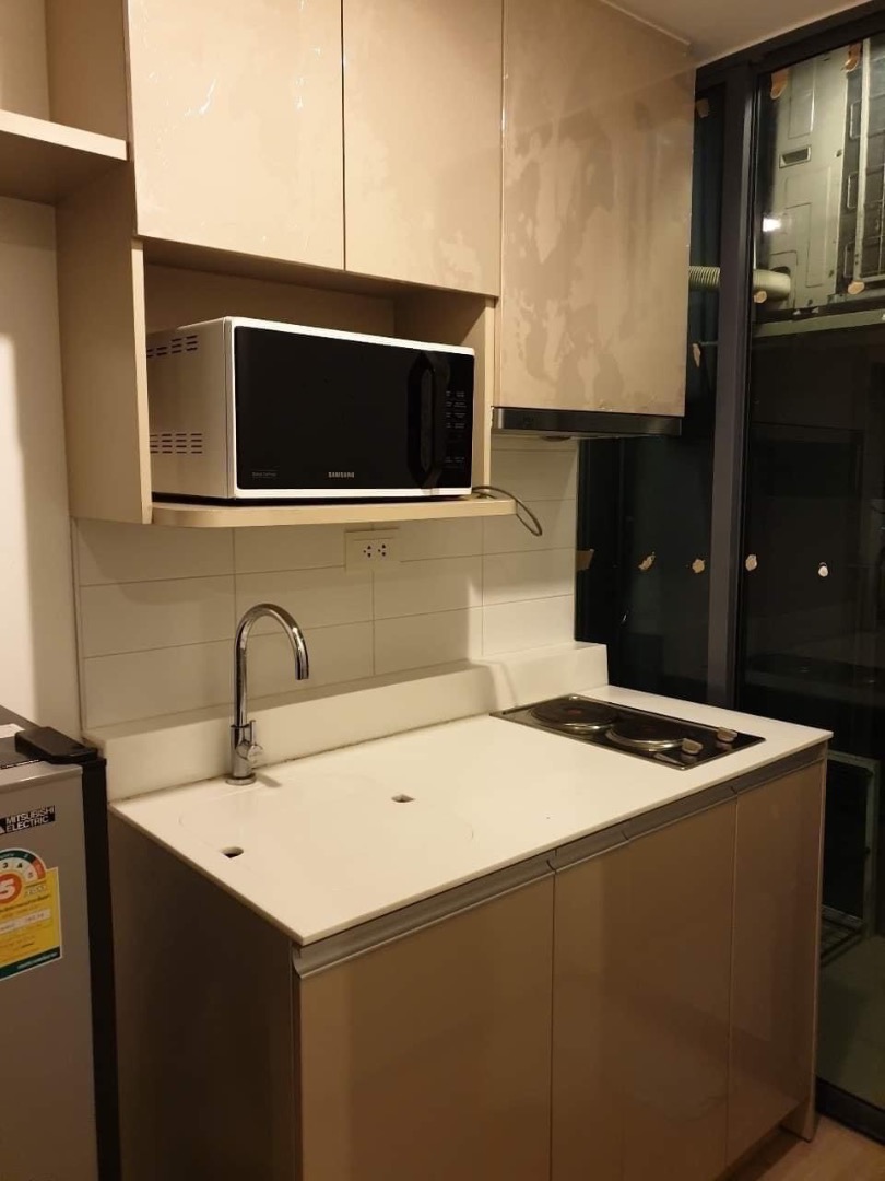 Ideo Q Chula ห้องสตูดิโอ มีครัวแยกอยู่ริมระเบียง พร้อมให้เช่า 