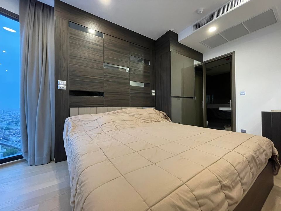 ASHTON CHULA-SILOM 1 Rare Unit กระจกโค้ง ชั้นสูง