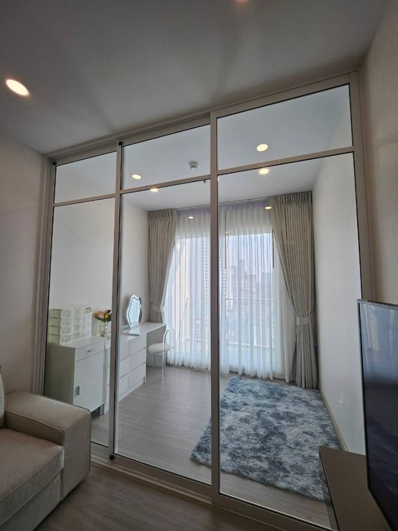 ห้องใหญ่ มีโซนทำงานแยกเป็นส่วนตัว / Supalai Premier  Si Phraya Samyan