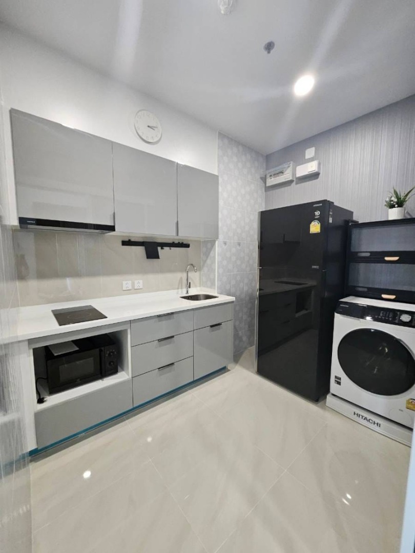 ห้องใหญ่ มีโซนทำงานแยกเป็นส่วนตัว / Supalai Premier  Si Phraya Samyan