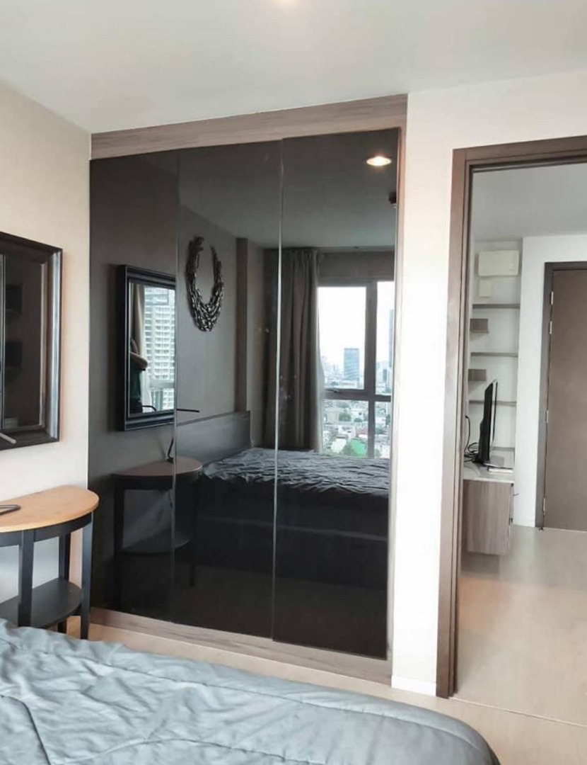 Rhythm Sathorn Narathiwas ใกล้ BTS ช่องนนทรี 