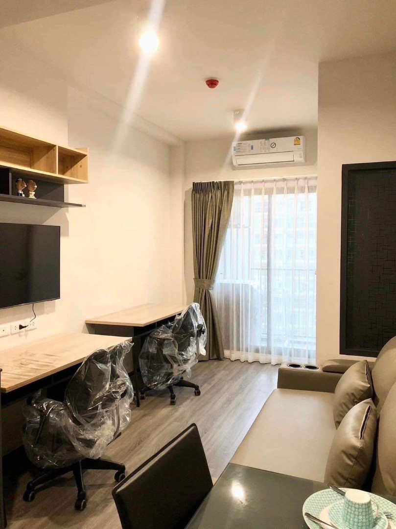 IDEO Chula Samyan มีโต๊ะทำงานพร้อมเก้าอี้2ชุด