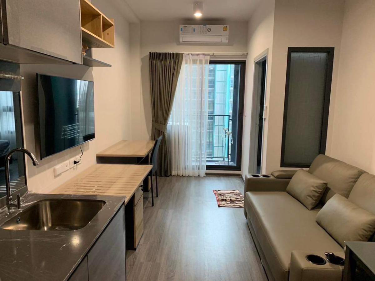 IDEO Chula Samyan มีโต๊ะทำงานพร้อมเก้าอี้2ชุด