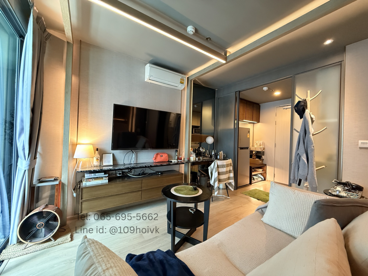 ห้องสวยมาก บิ้ลท์อินให้เต็มห้อง ทำใหม่ทั้งหมด วิวสระว่ายน้ำ