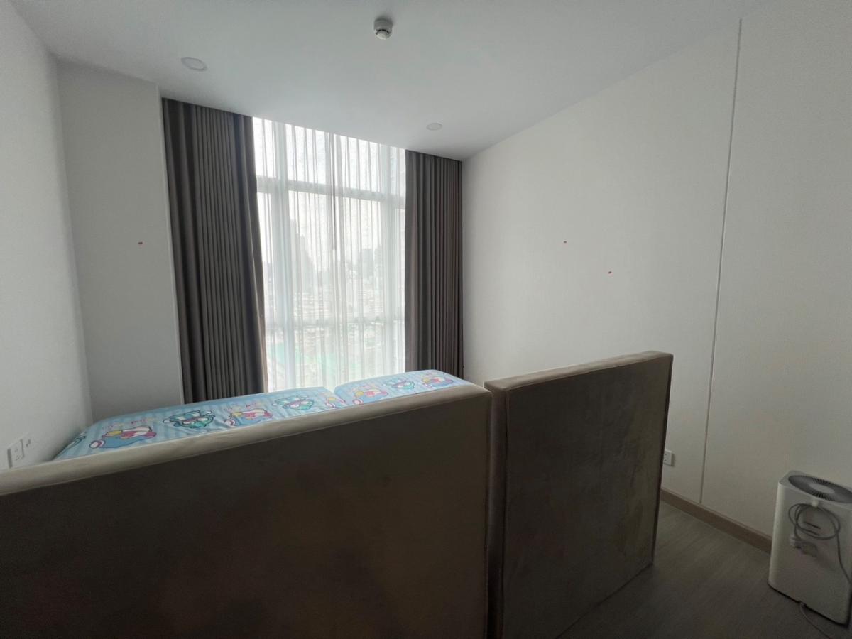 ห้องใหญ่42ตรม. ติดฟิล์มกระจกกันความร้อน