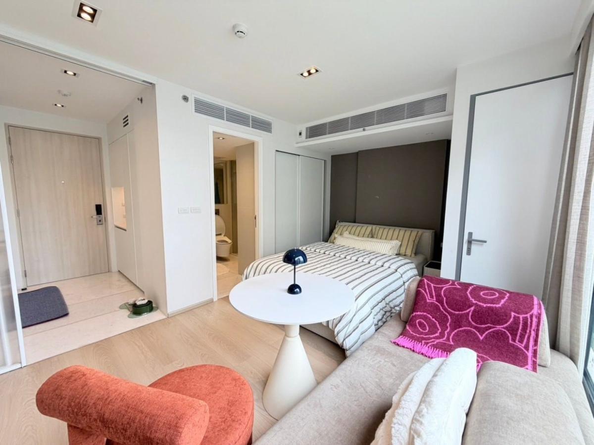 Pet-friendly, studio room in Low-rise condo 