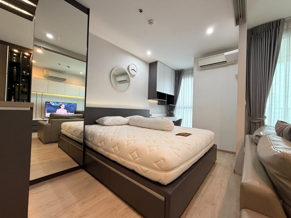 ห้องสวยหรูบิ้วอินทั้งห้อง เตียงใหญ่คิงไซส์นอนสบาย