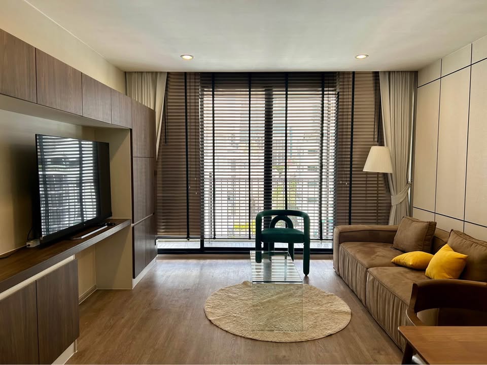 1 Bed condo near Lumpini park & Benchakitti park