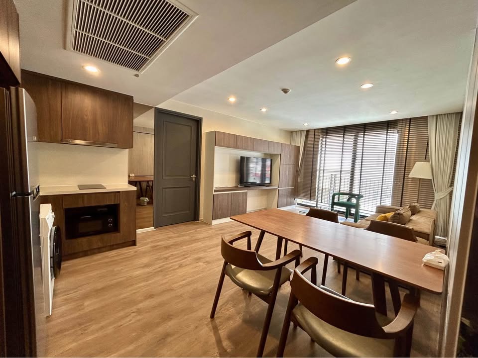 1 Bed condo near Lumpini park & Benchakitti park
