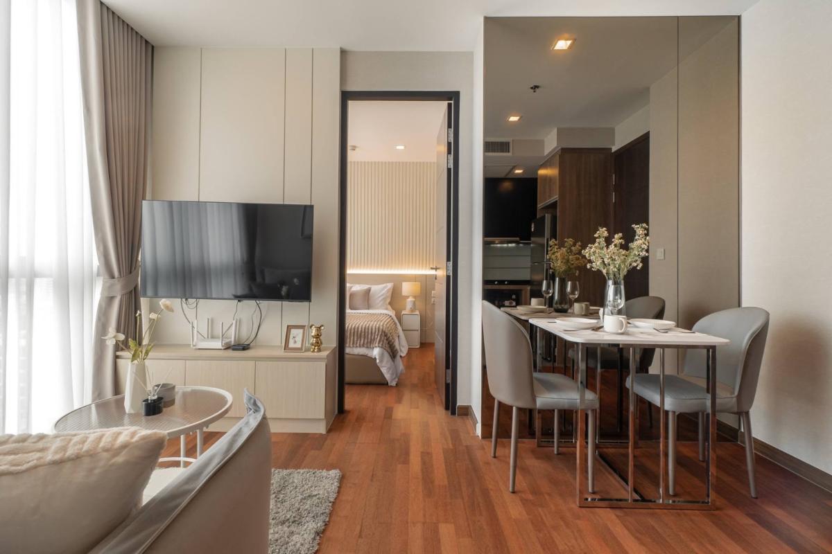 1-Bedroom with Private Lift