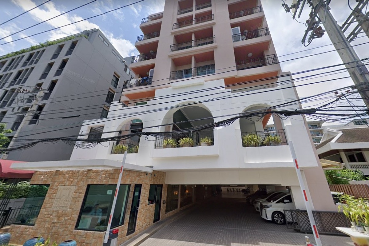 ชาลอส-แอท-ทองหล่อ