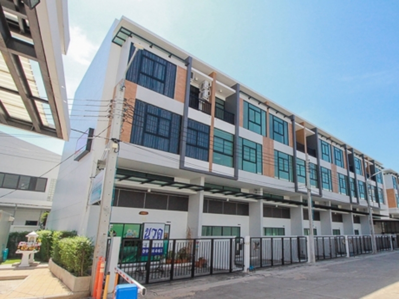 ทรีโอ-ร่มเกล้า