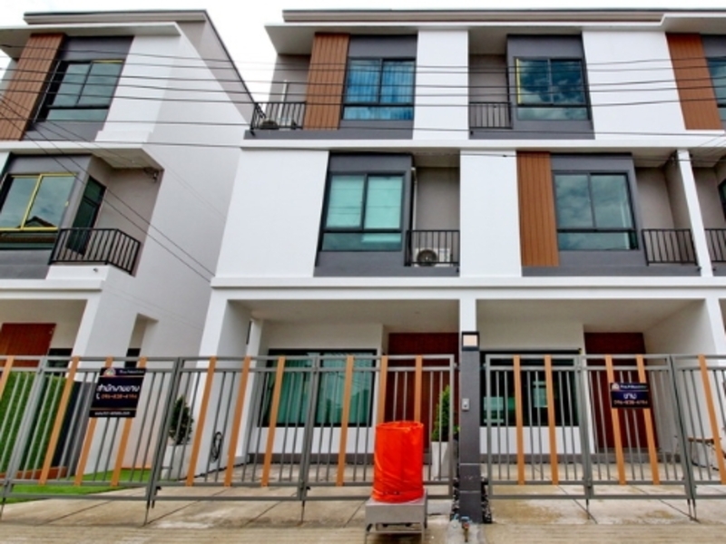 เดอะ-ฟรีด้อม-นาคนิวาส-โชคชัย-4