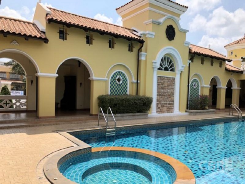 Magnolias-Southern-California-Home