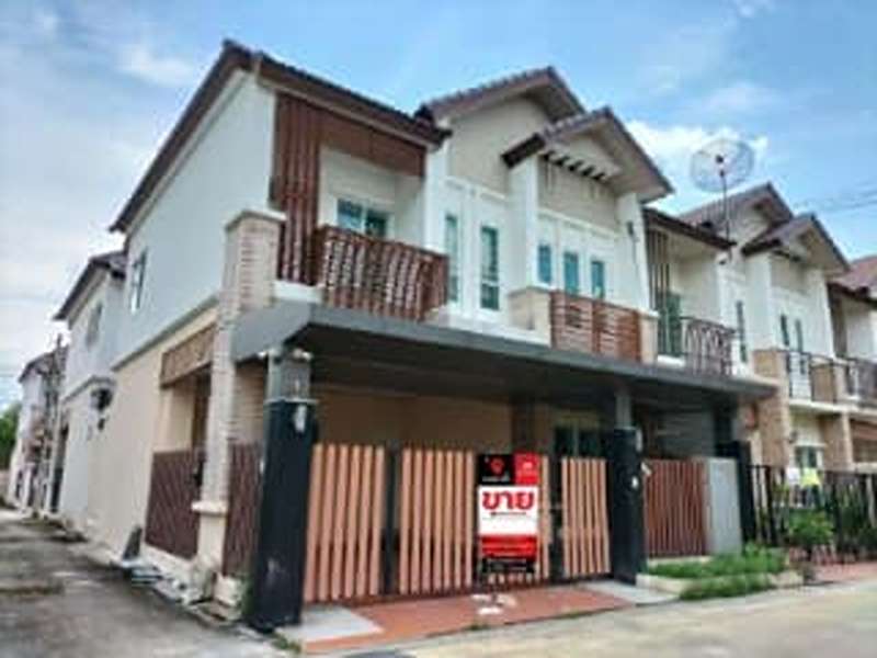 The-Town-Phaholyothin-Phoemsin