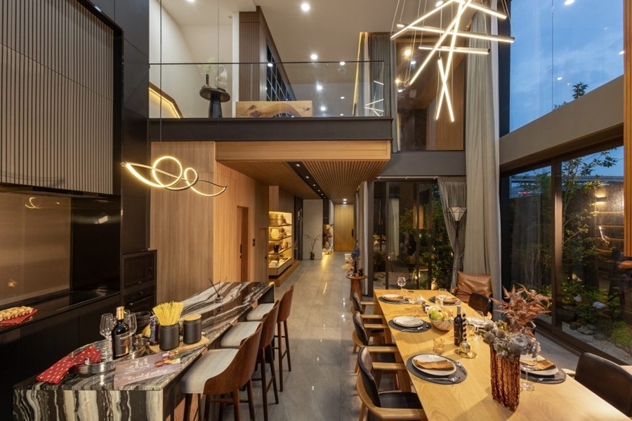 อาเบอร์-เออเบิน-ลาดพร้าว